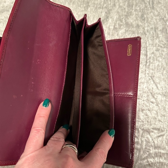 Coach Signature Wallet with Red Accents - Picture 8 of 9